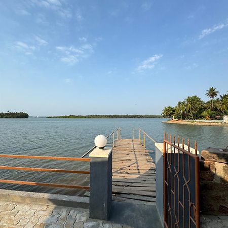 The Glasswater By The Backwater Homestay Kalyānpur 외부 사진