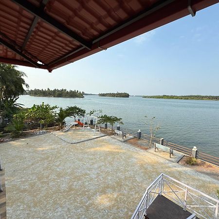 The Glasswater By The Backwater Homestay Kalyānpur 외부 사진