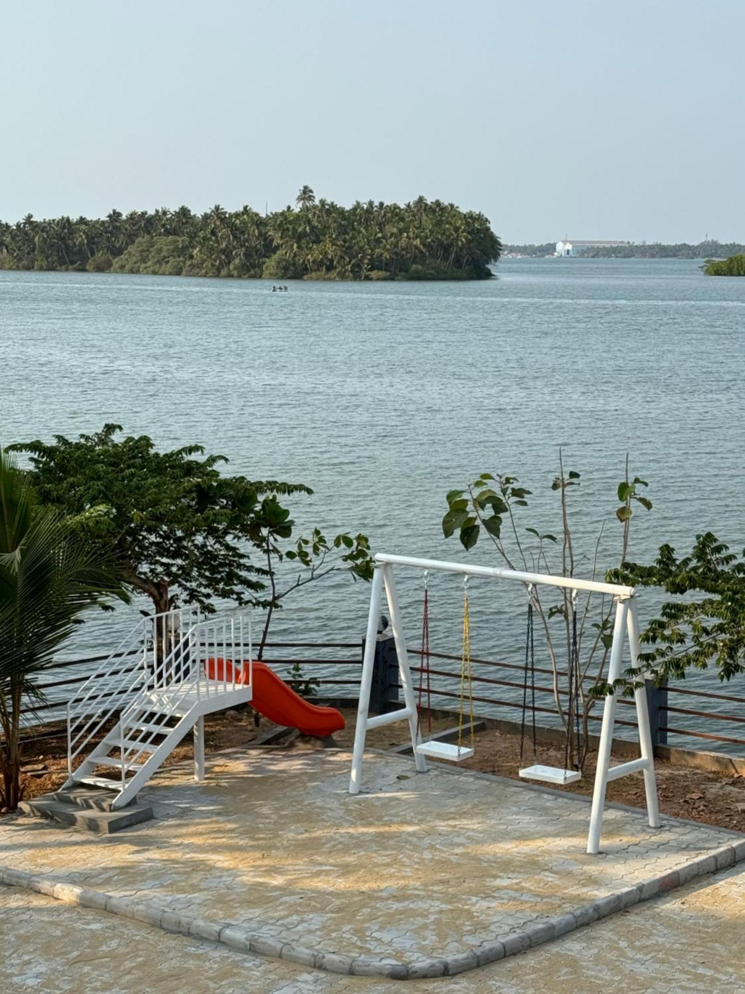 The Glasswater By The Backwater Homestay Kalyānpur 외부 사진