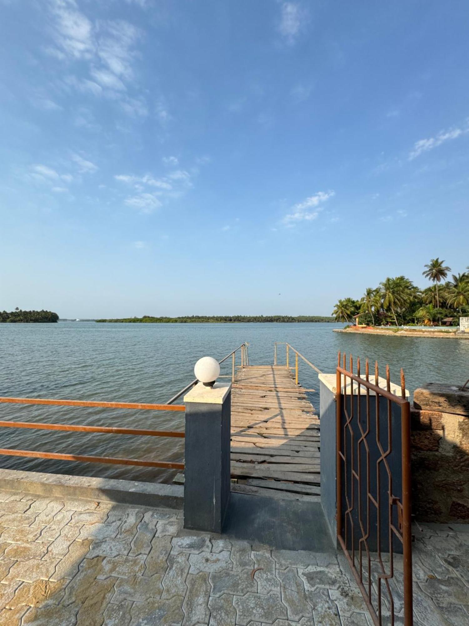 The Glasswater By The Backwater Homestay Kalyānpur 외부 사진