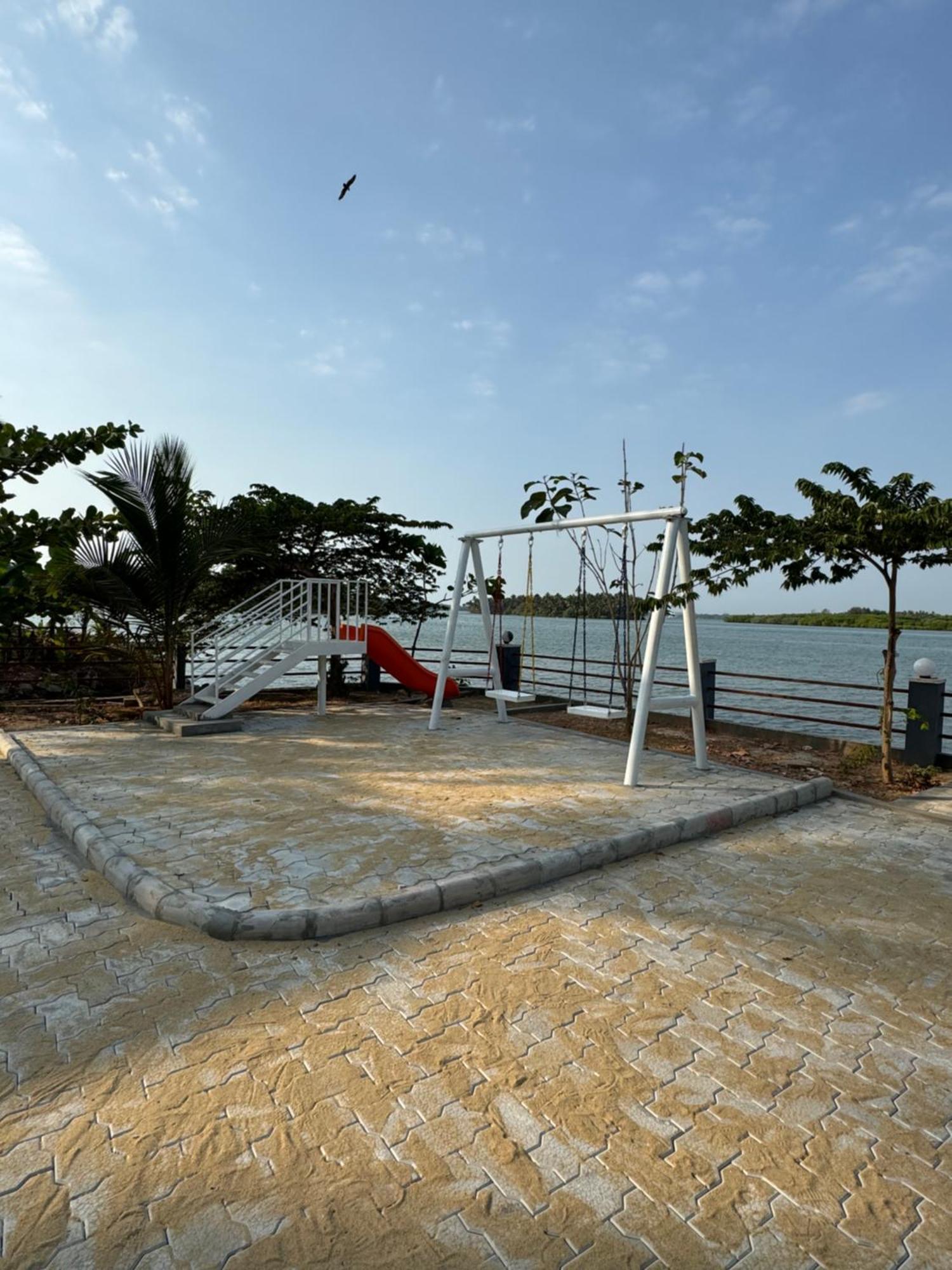 The Glasswater By The Backwater Homestay Kalyānpur 외부 사진