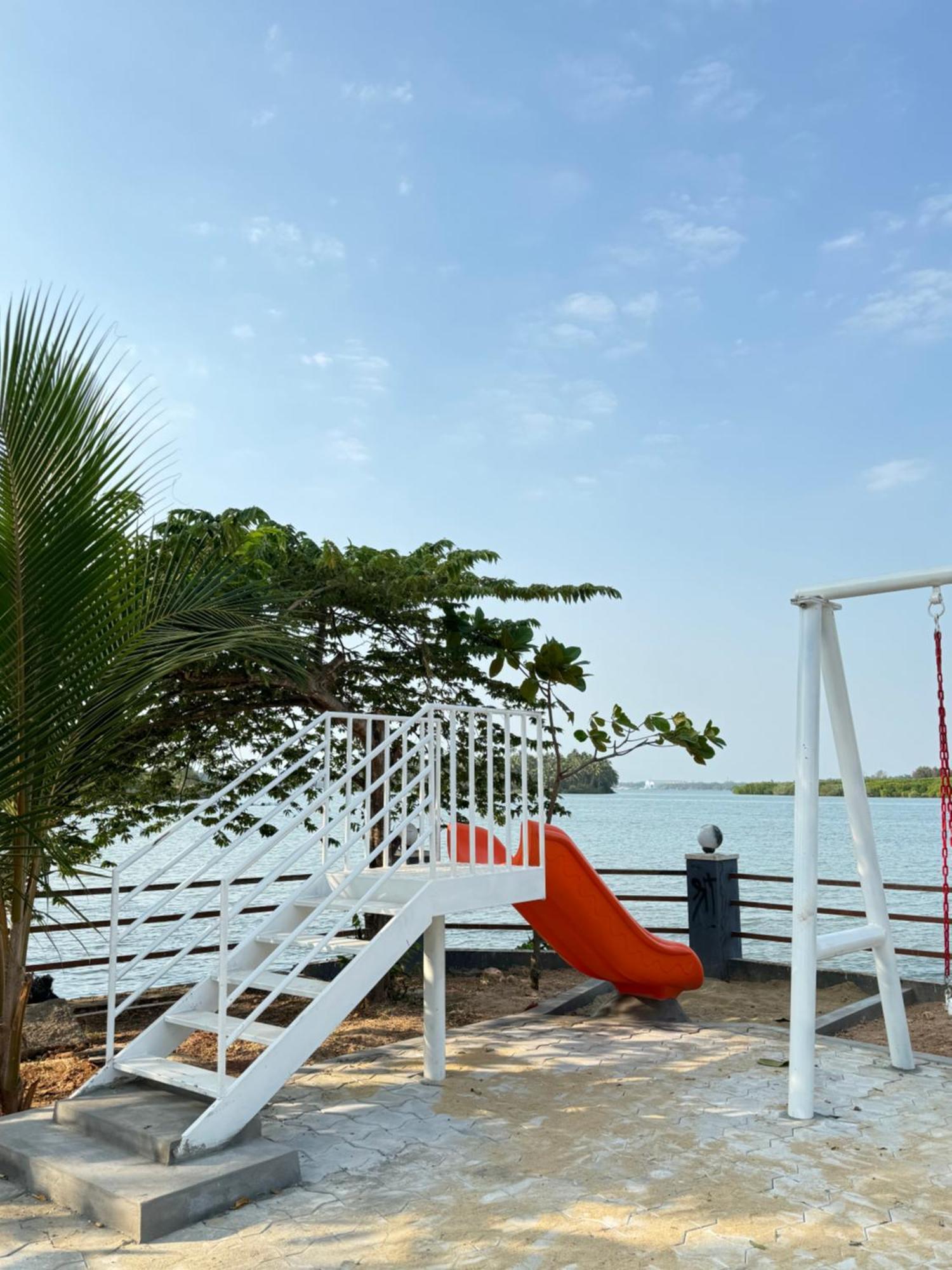 The Glasswater By The Backwater Homestay Kalyānpur 외부 사진