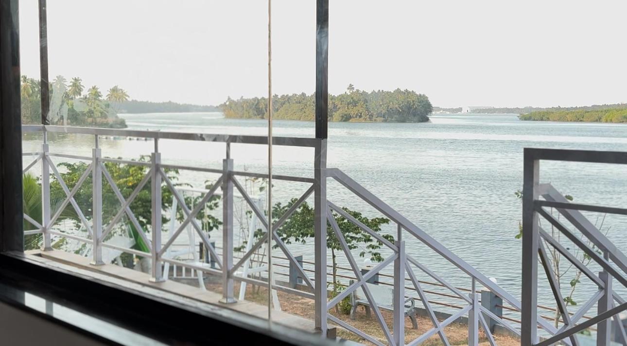 The Glasswater By The Backwater Homestay Kalyānpur 외부 사진