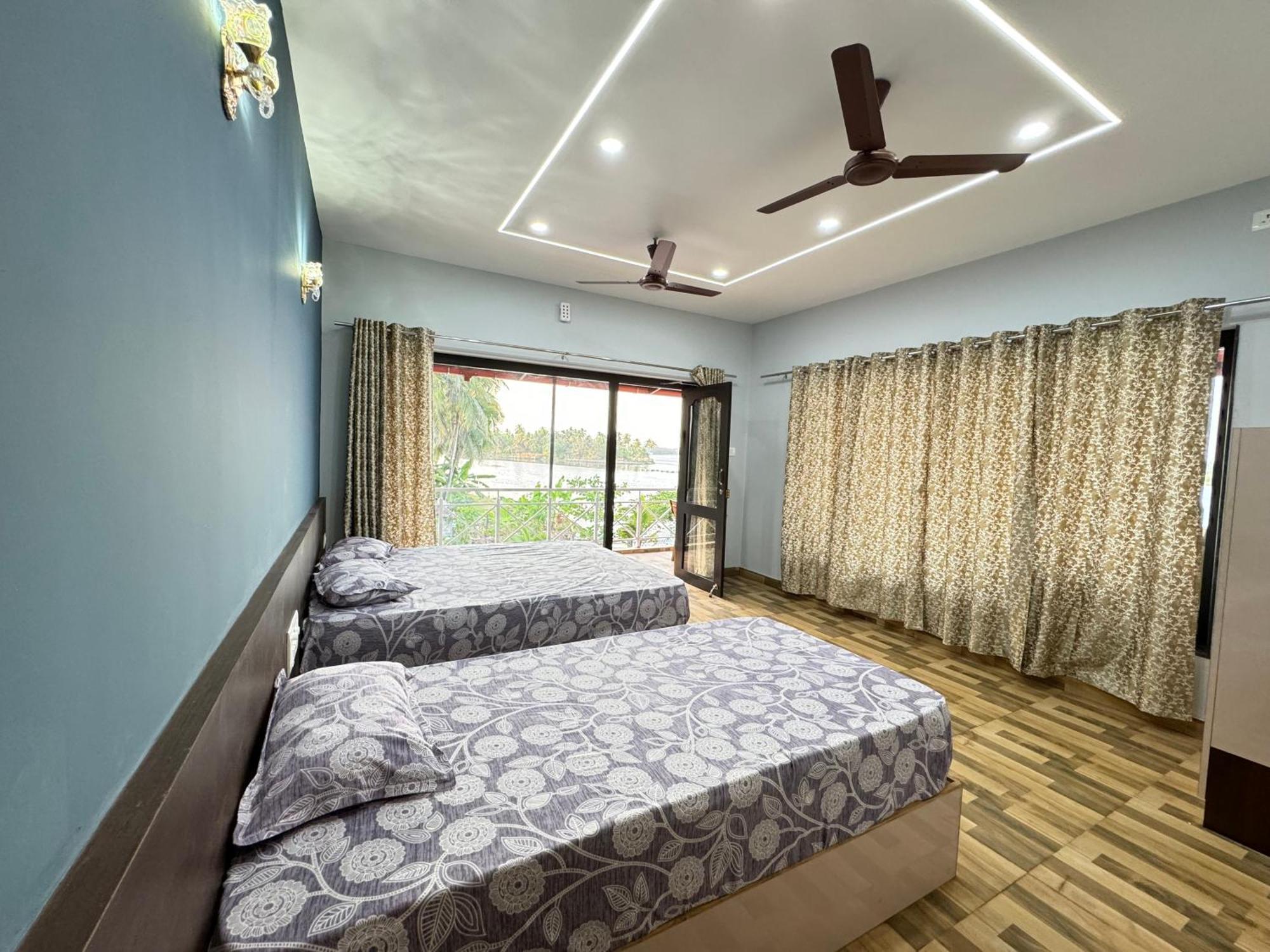 The Glasswater By The Backwater Homestay Kalyānpur 외부 사진