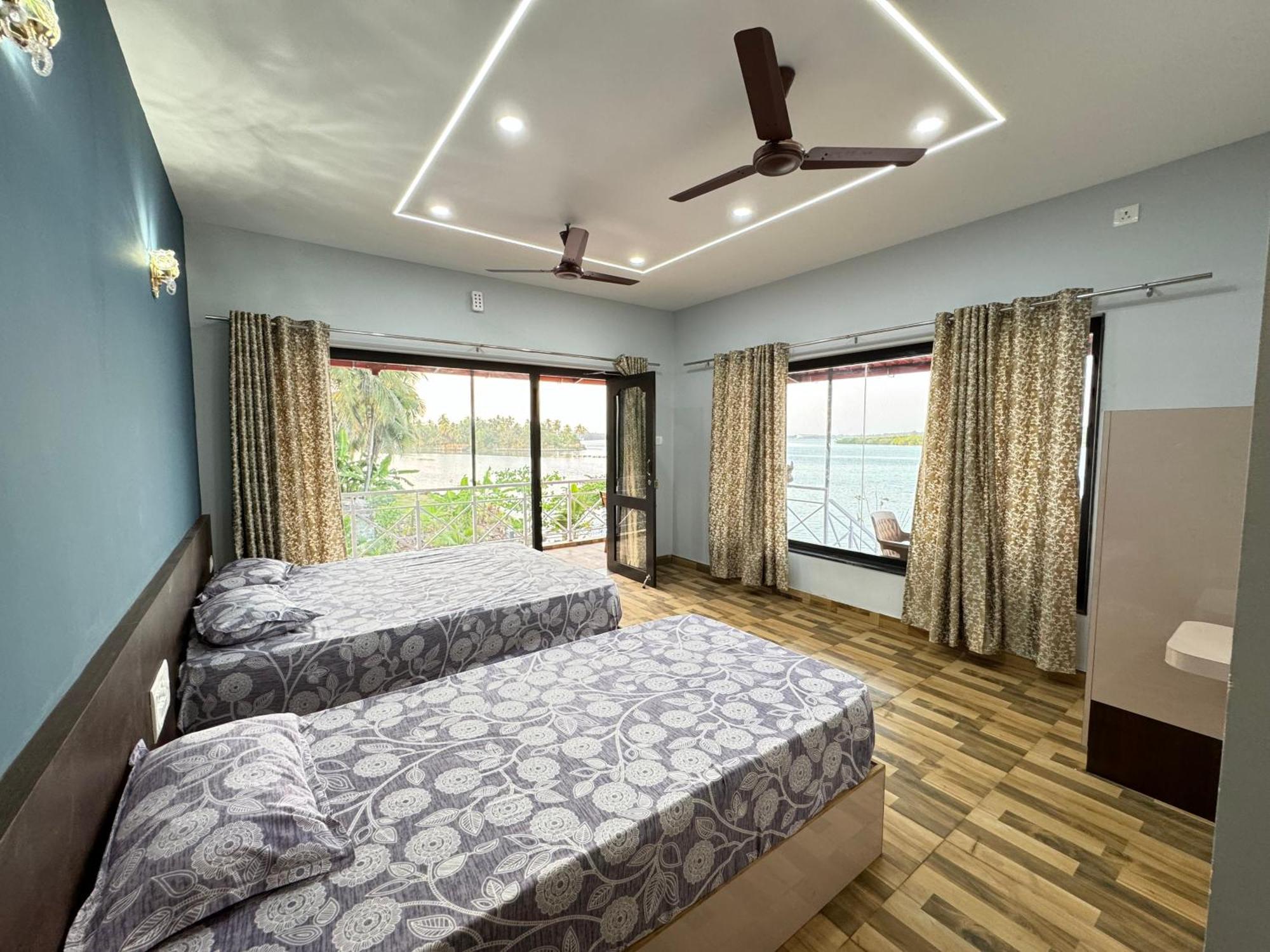The Glasswater By The Backwater Homestay Kalyānpur 외부 사진